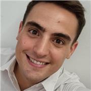 Profesional, responsable y didáctico. Disponible para impartir clases según los requerimientos del alumno.